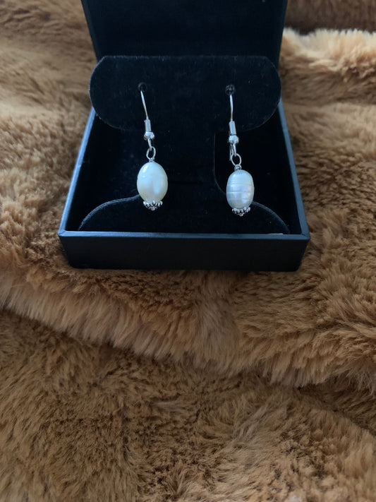 Dangled Pearl Earrings